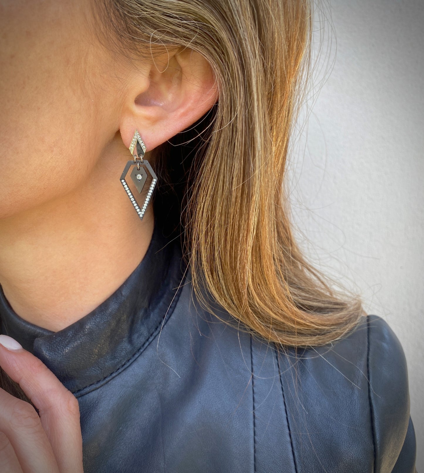 Prisma. White Gold Diamond Trapeze Earrings
