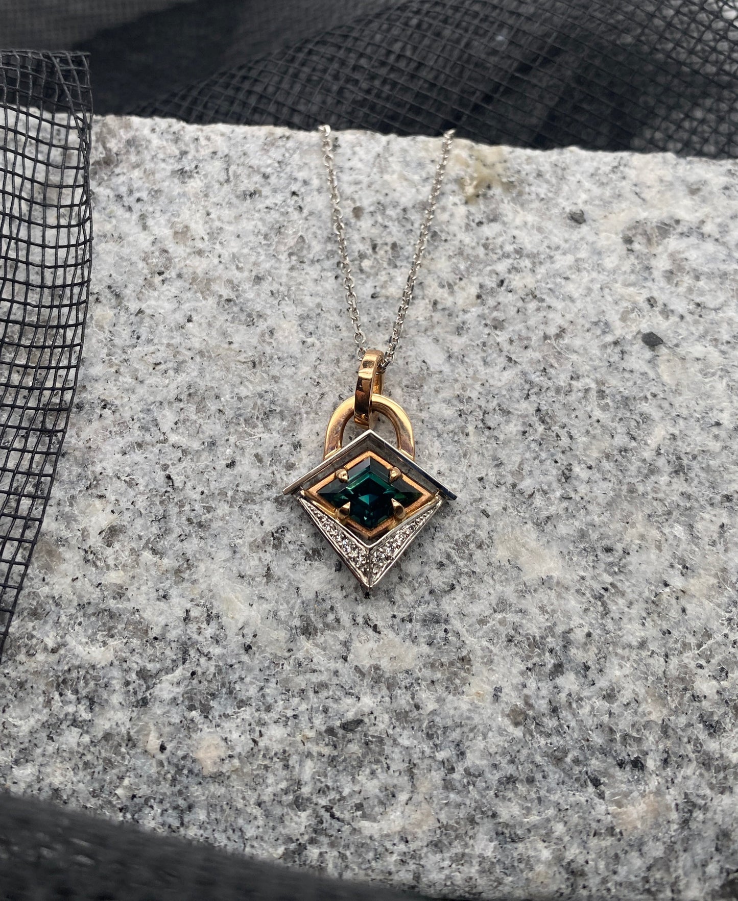 Signature. Deco Kite Sapphire Pendant