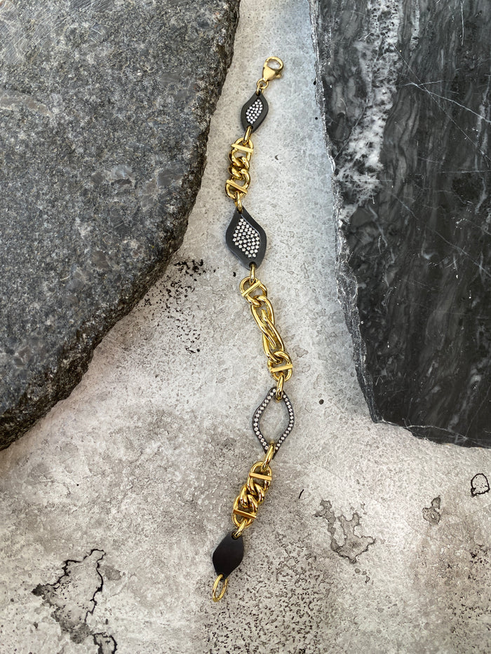 Midnight Lagoon. Yellow Gold fancy link Diamond Bracelet.