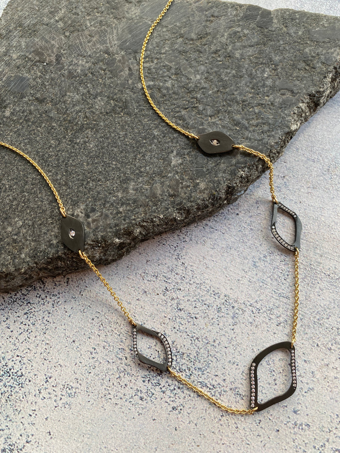 Midnight Lagoon. Yellow gold and Diamond Chain