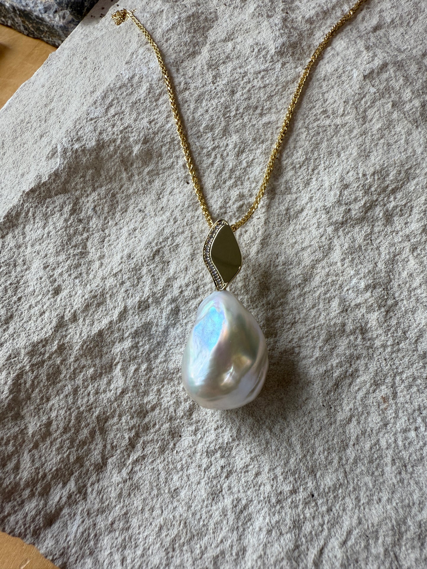 Lagoon. Yellow Gold Baroque Pearl Pendant