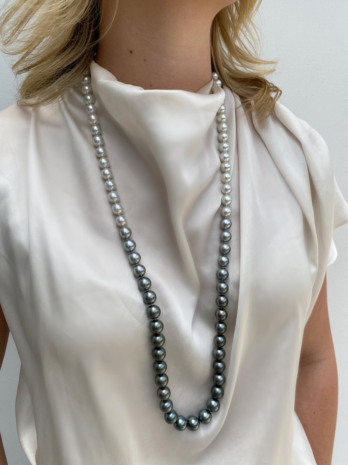 Pearl Creations . Ombre Tahitian and South Sea pearl strand