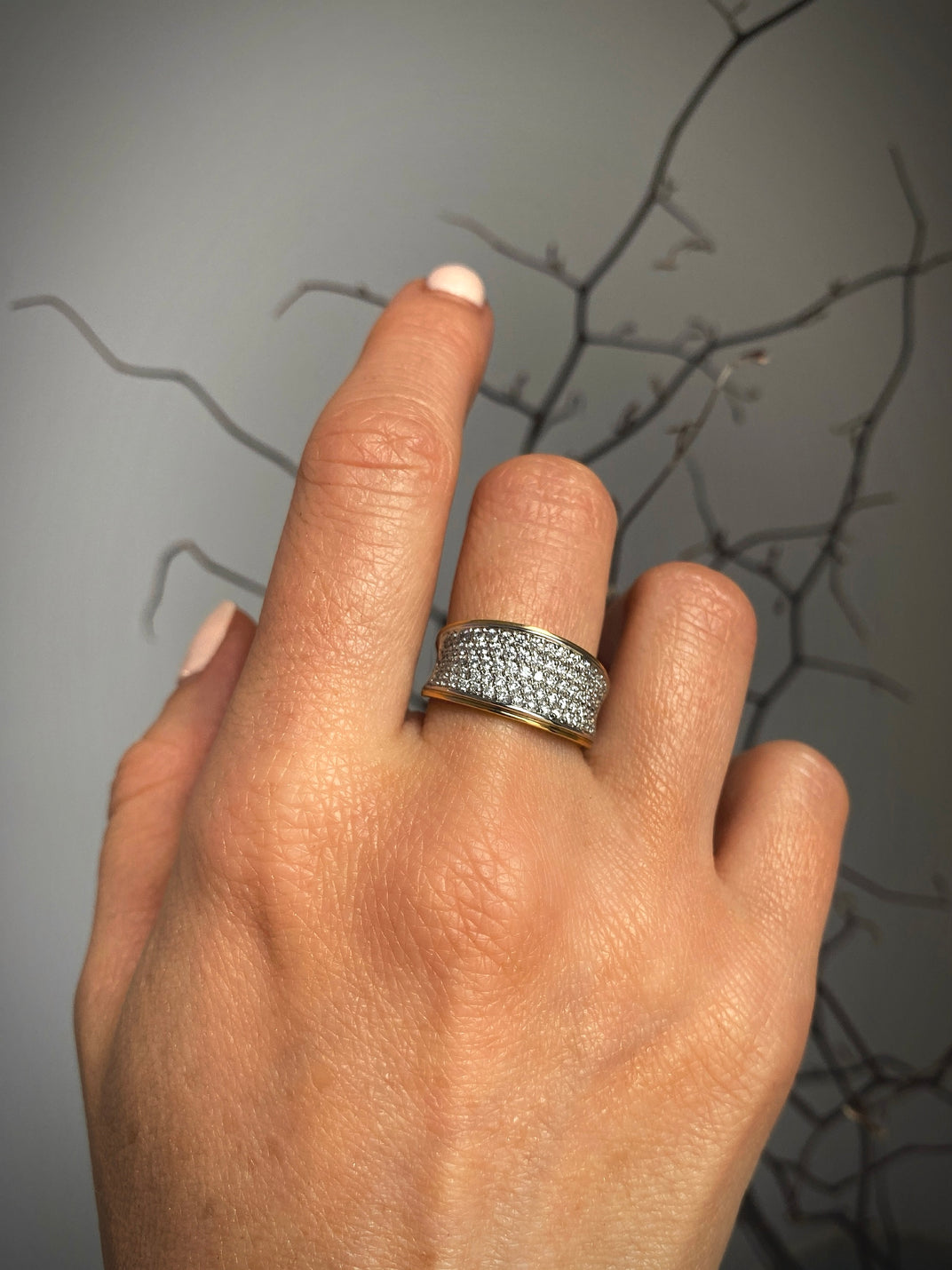Everyday Creations. Diamond ring.