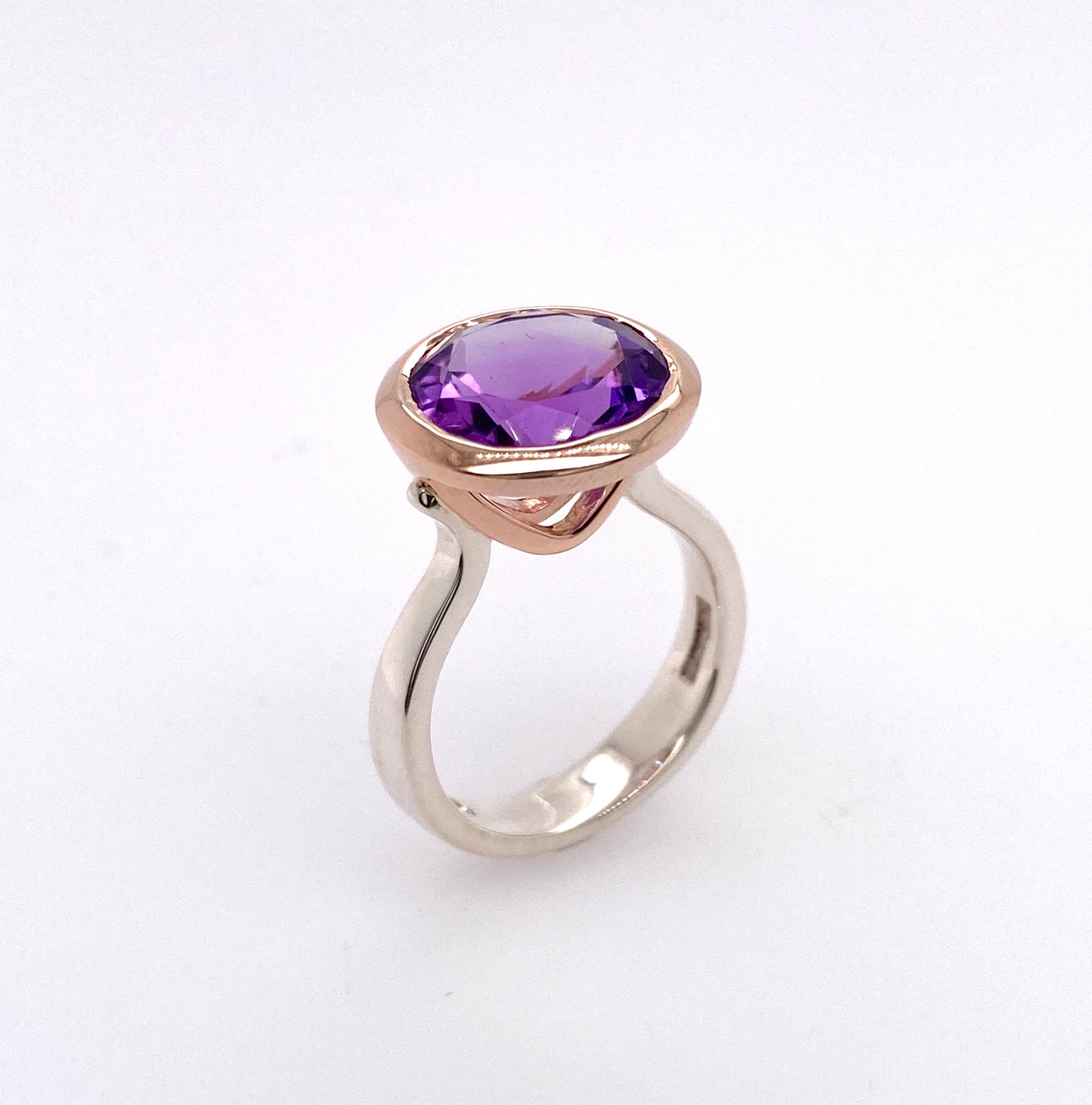 Everyday Creations. Pop ring with Ameythst