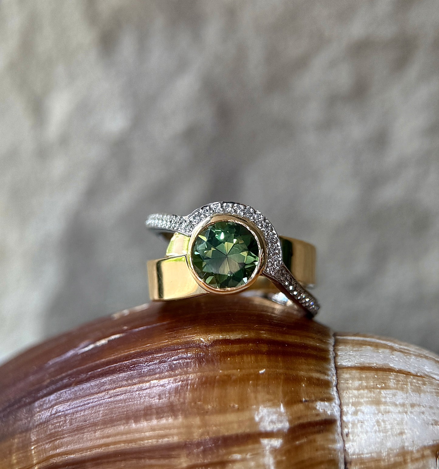 Signature. Capital Sapphire Ring.