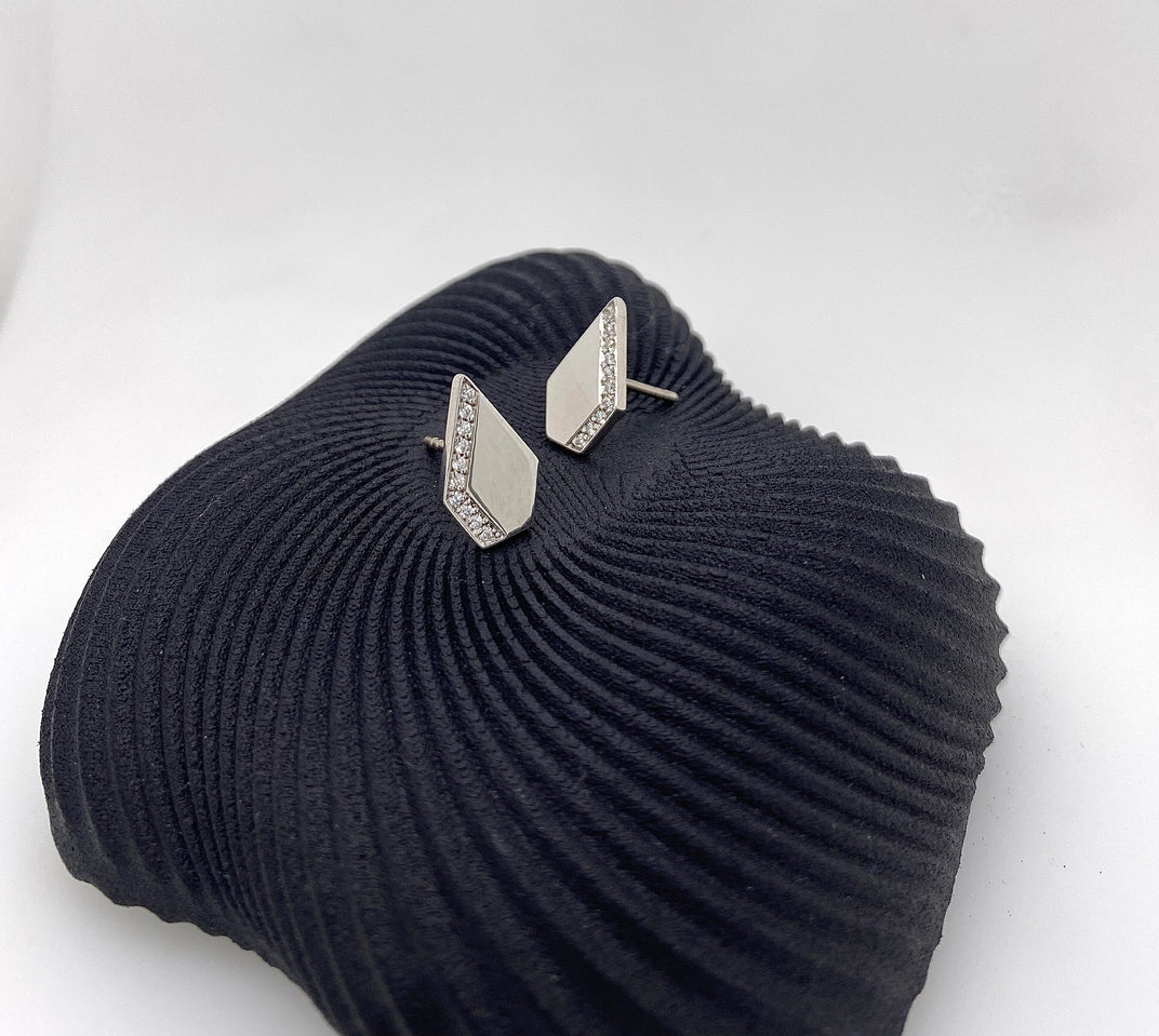 Prisma.  White Gold Diamond Earrings