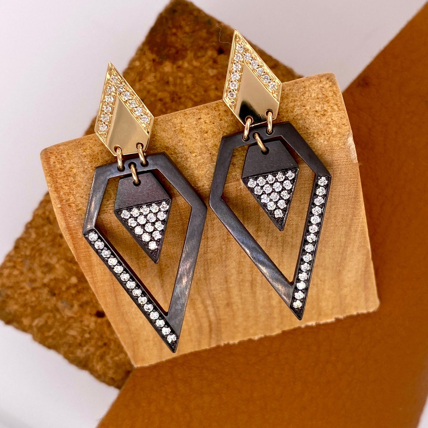 Prisma. Trapeze Earrings with Diamonds