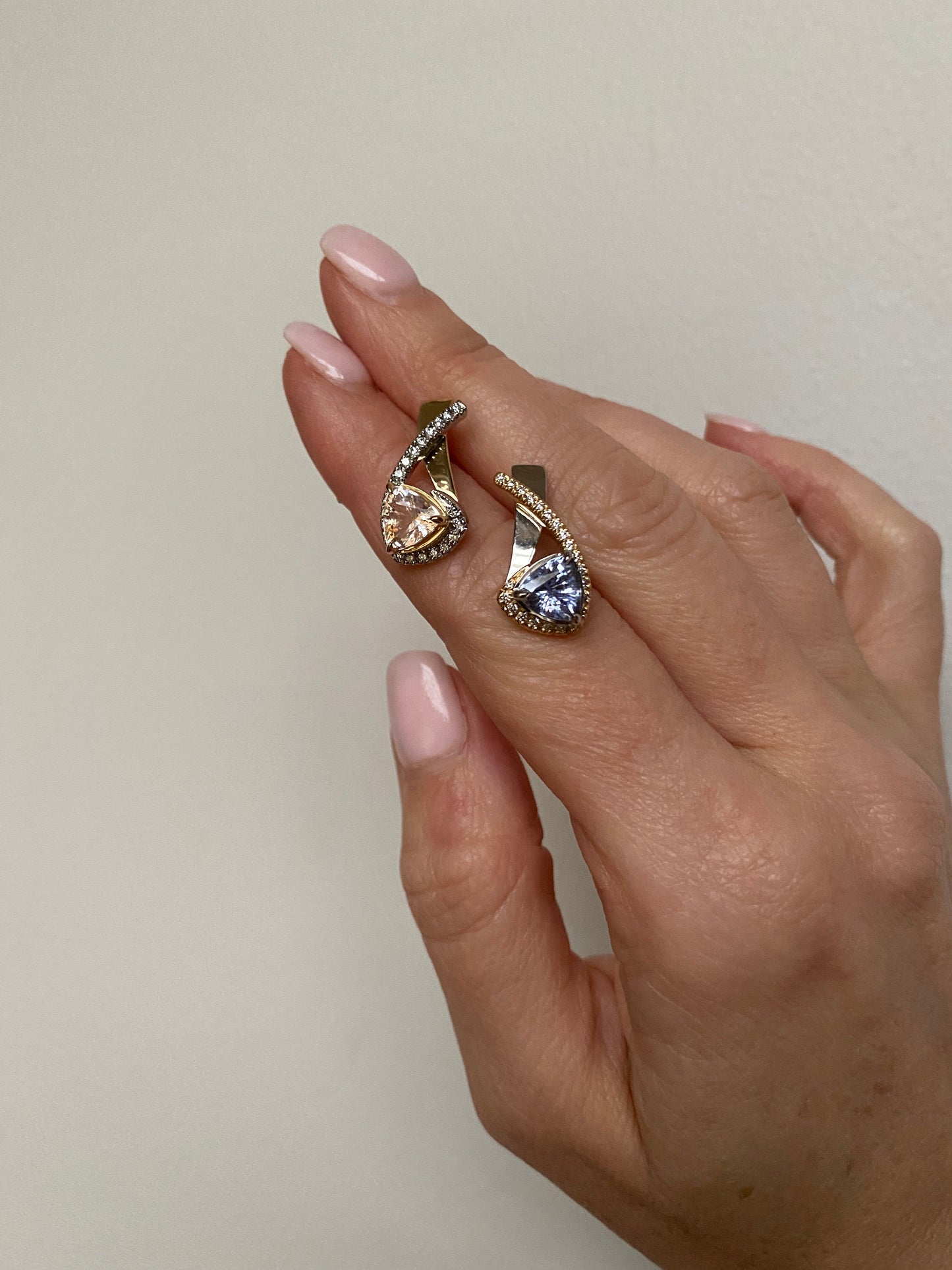 Signature. Reflections Earrings with Sapphire and Diamonds