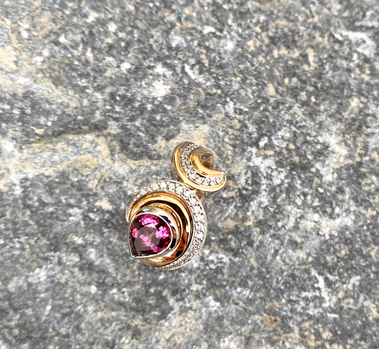 Signature. Immersion Ring with Spinel and Diamonds