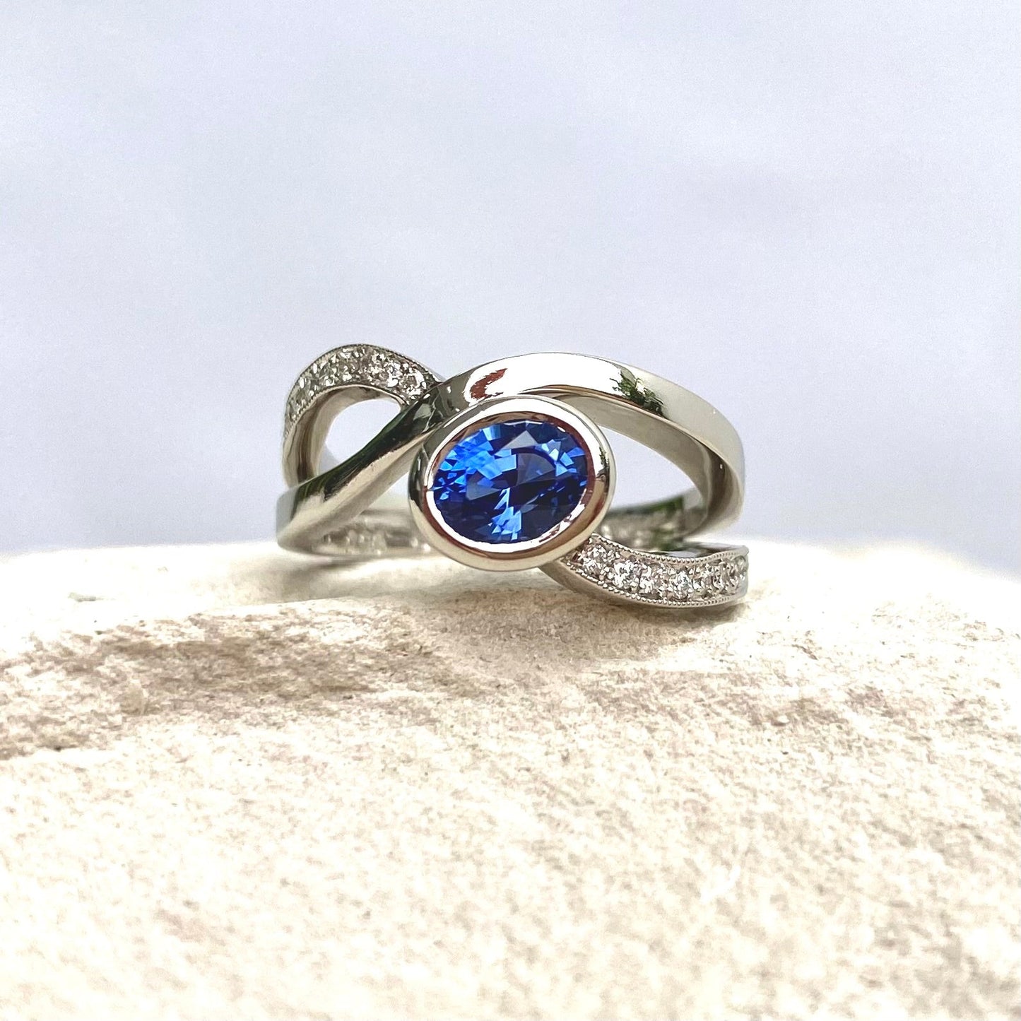 Signature. Duo Ring with Sapphire and Diamonds
