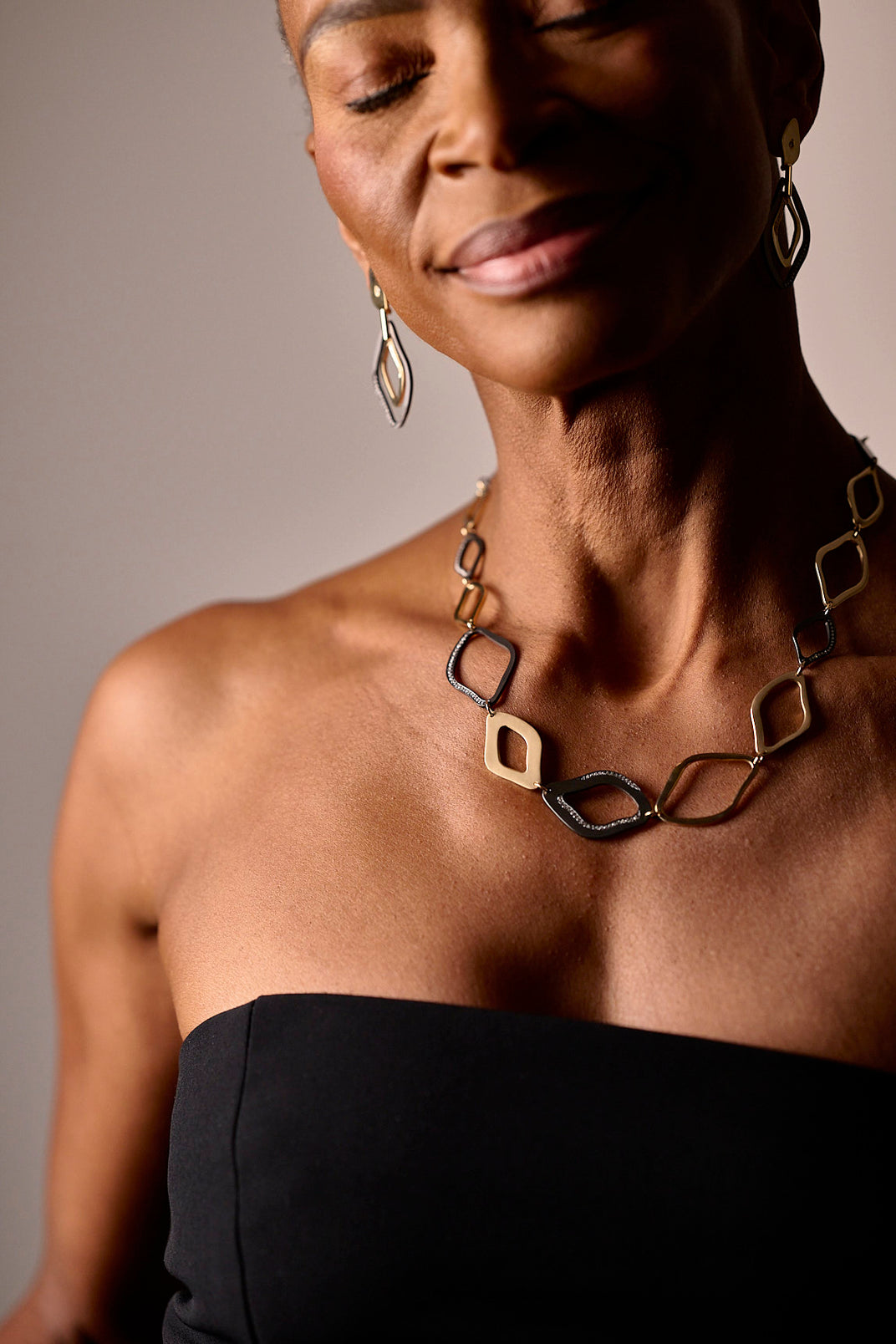 Midnight Lagoon. Graduating Yellow Gold Necklace