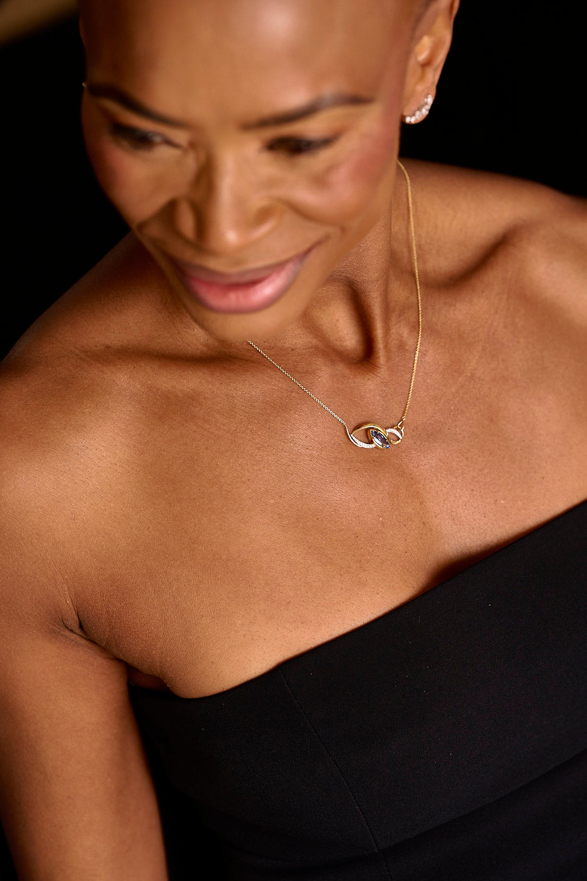 Signature. Duo Pendant with Sapphire and Diamonds