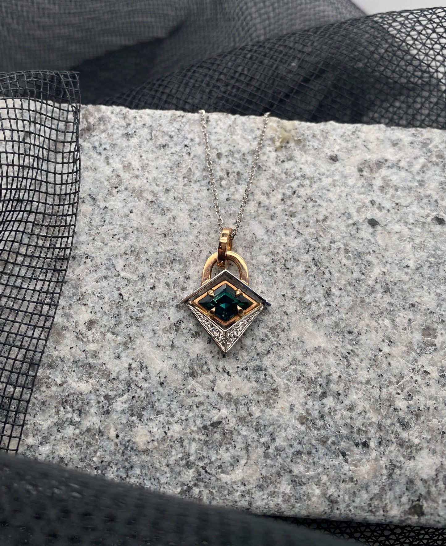 Signature. Deco Kite Sapphire Pendant