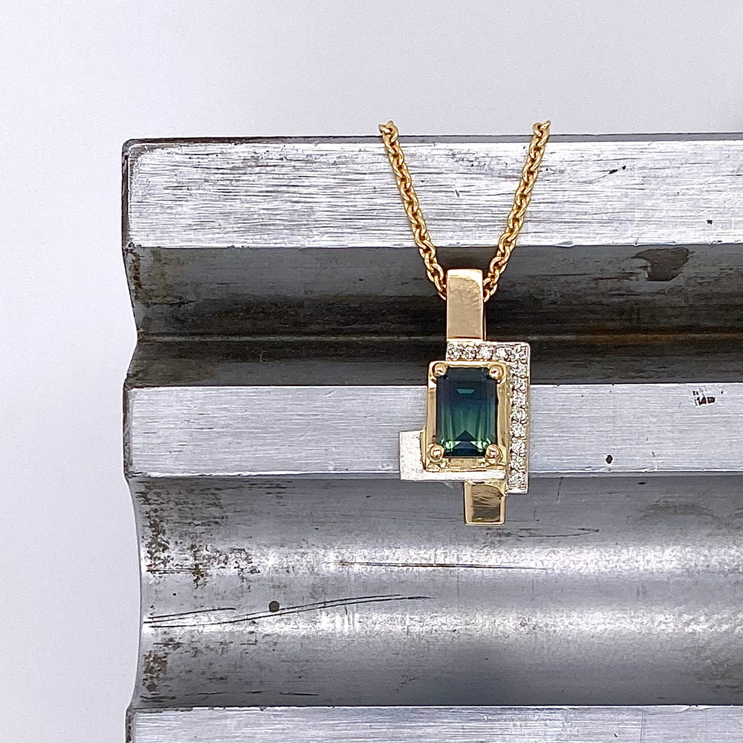 Signature. Metro Small sapphire pendant