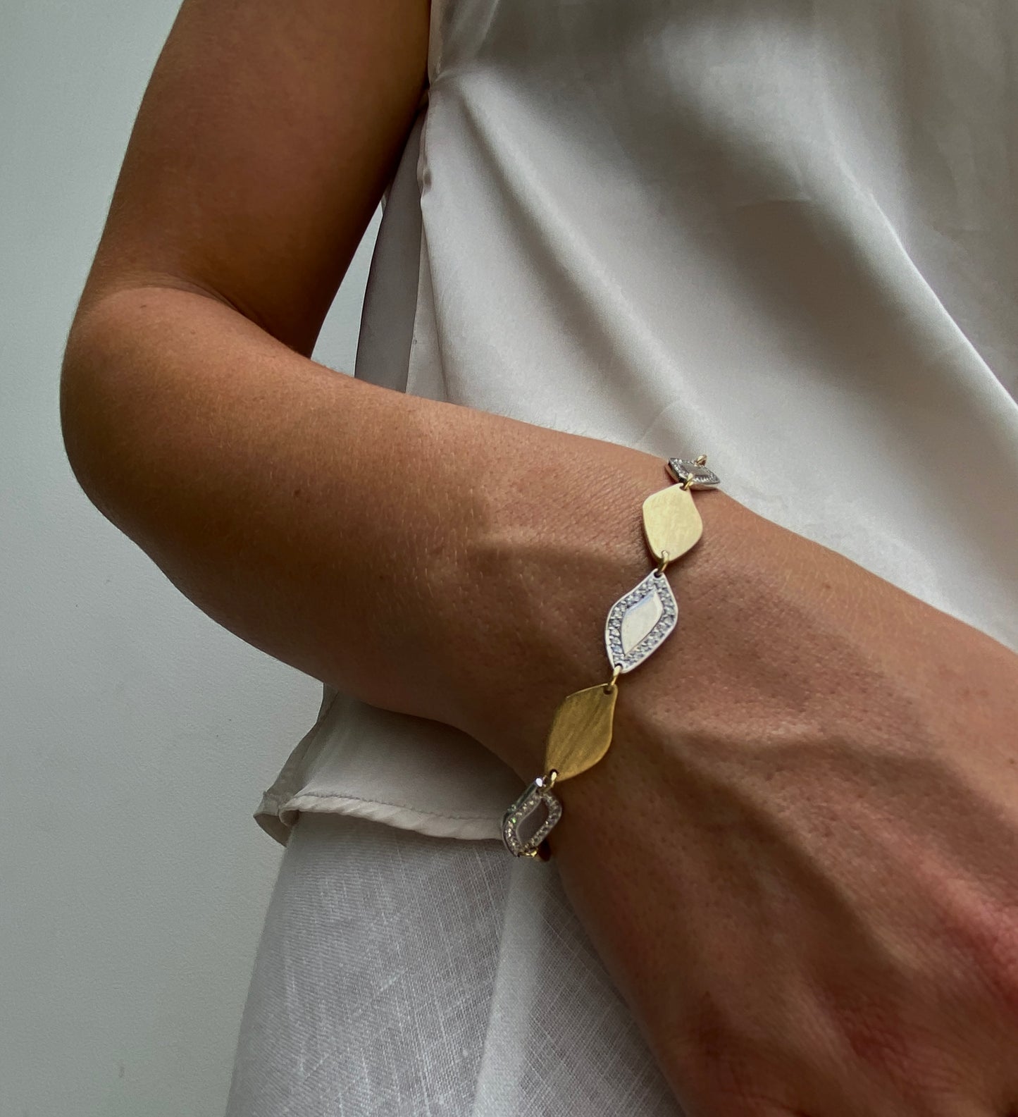 Lagoon. Bracelet with Diamonds.