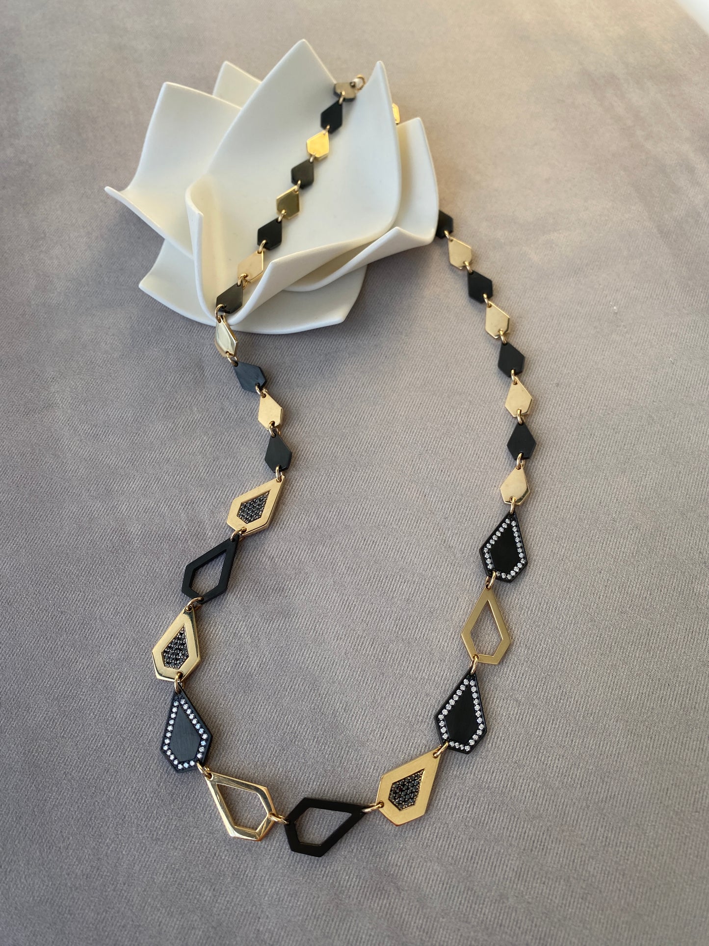 Prisma. Necklace. Diamond and Gold