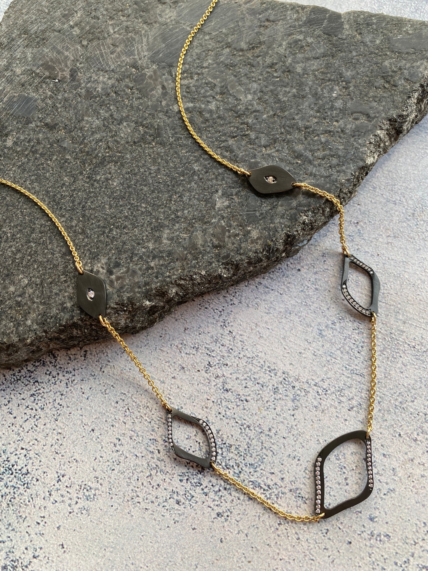 Midnight Lagoon. Yellow gold and Diamond Chain
