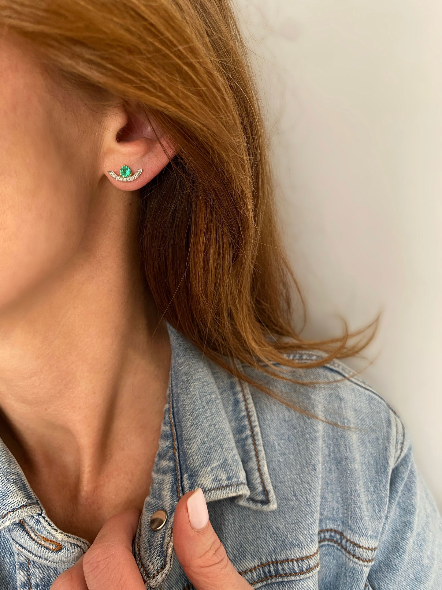 Signature. Crescent Yellow Gold Emerald Earrings