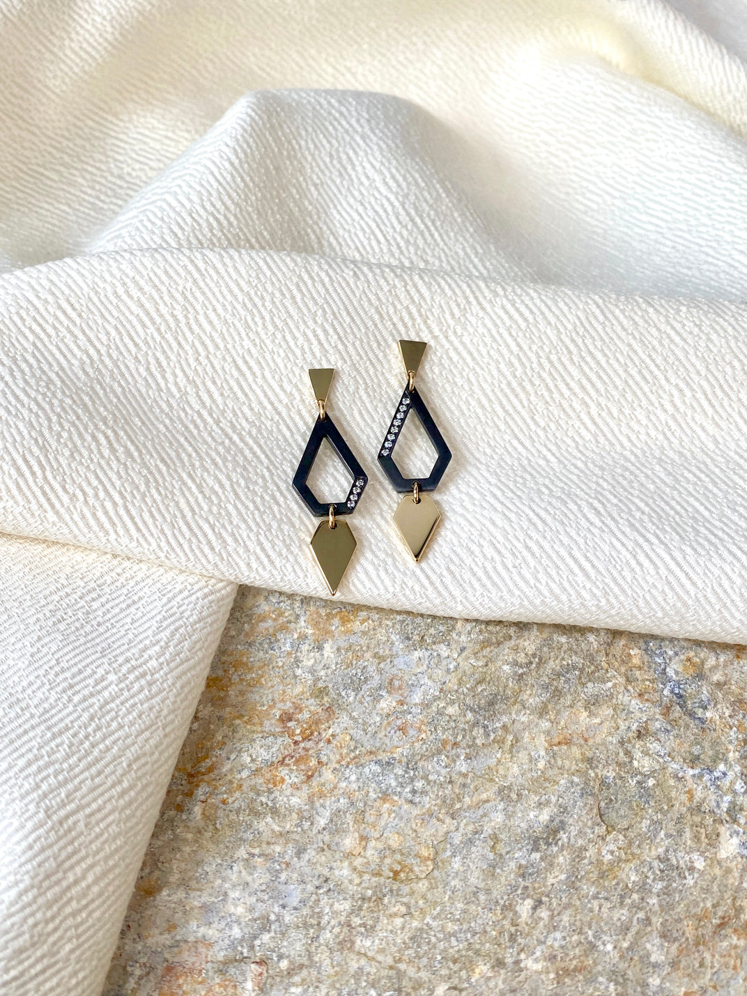 Prisma. Yellow Gold Drop Earrings