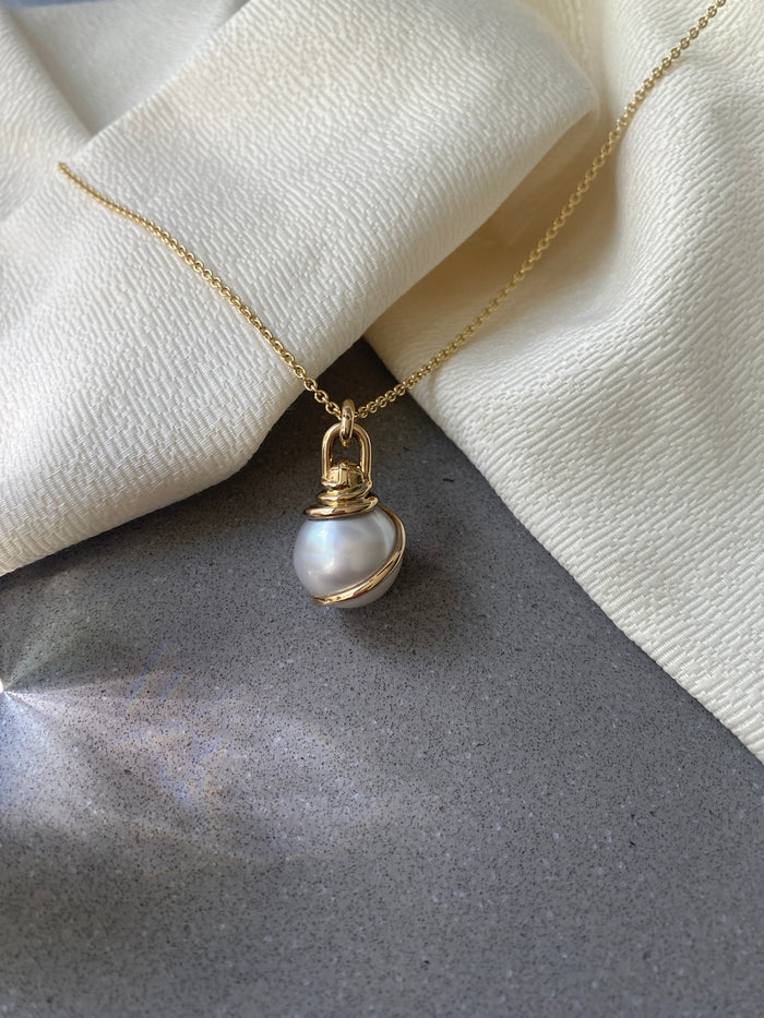 Pearl Creations. Yellow Gold Pearl Pendant