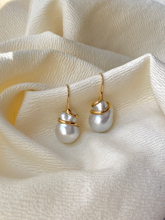 Pearl Creations . Yellow Gold Pearl Earrings