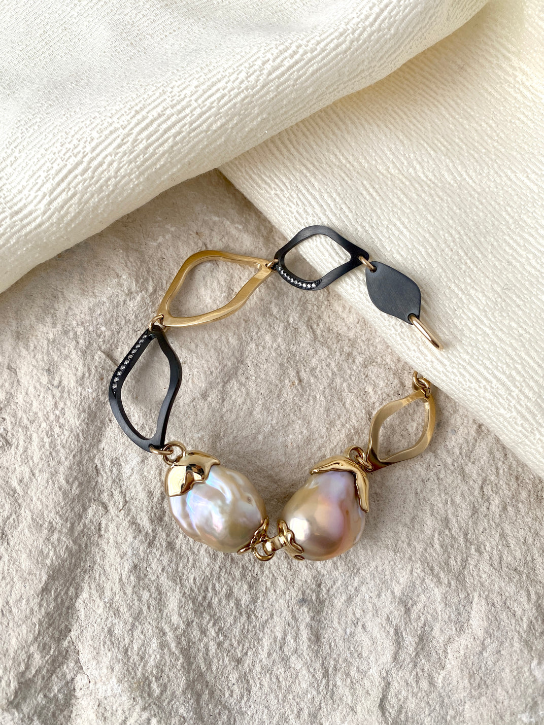 Midnight Lagoon . Pink Freshwater Pearl Bracelet .
