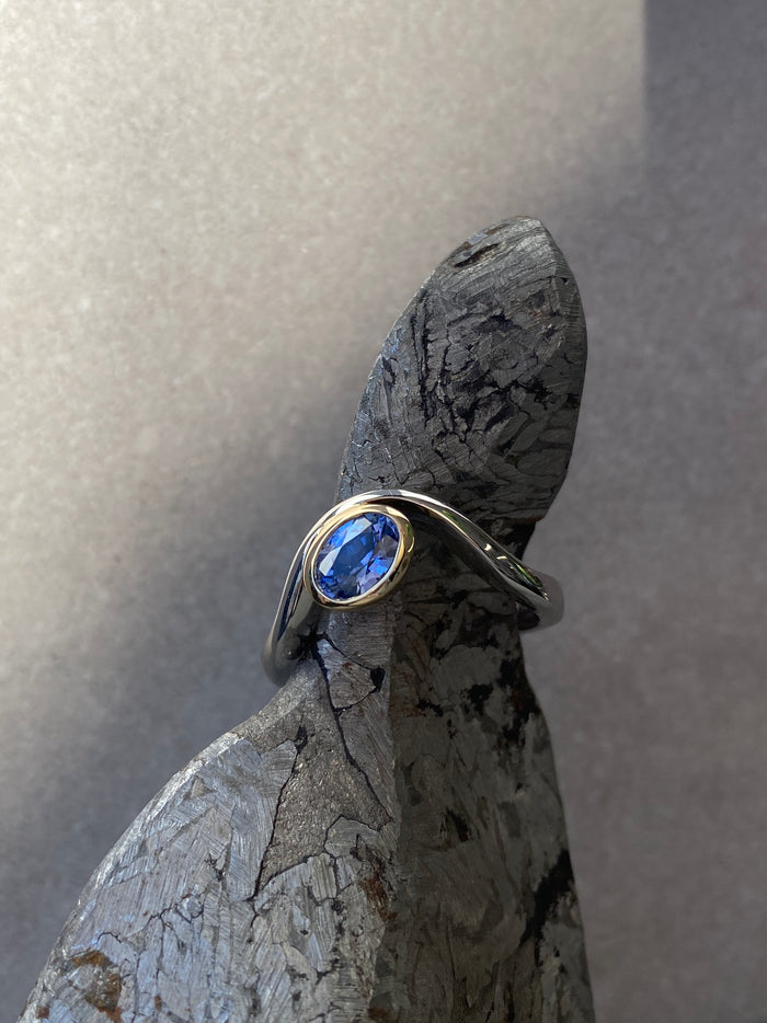 Signature . Curve Platinum Sapphire Ring