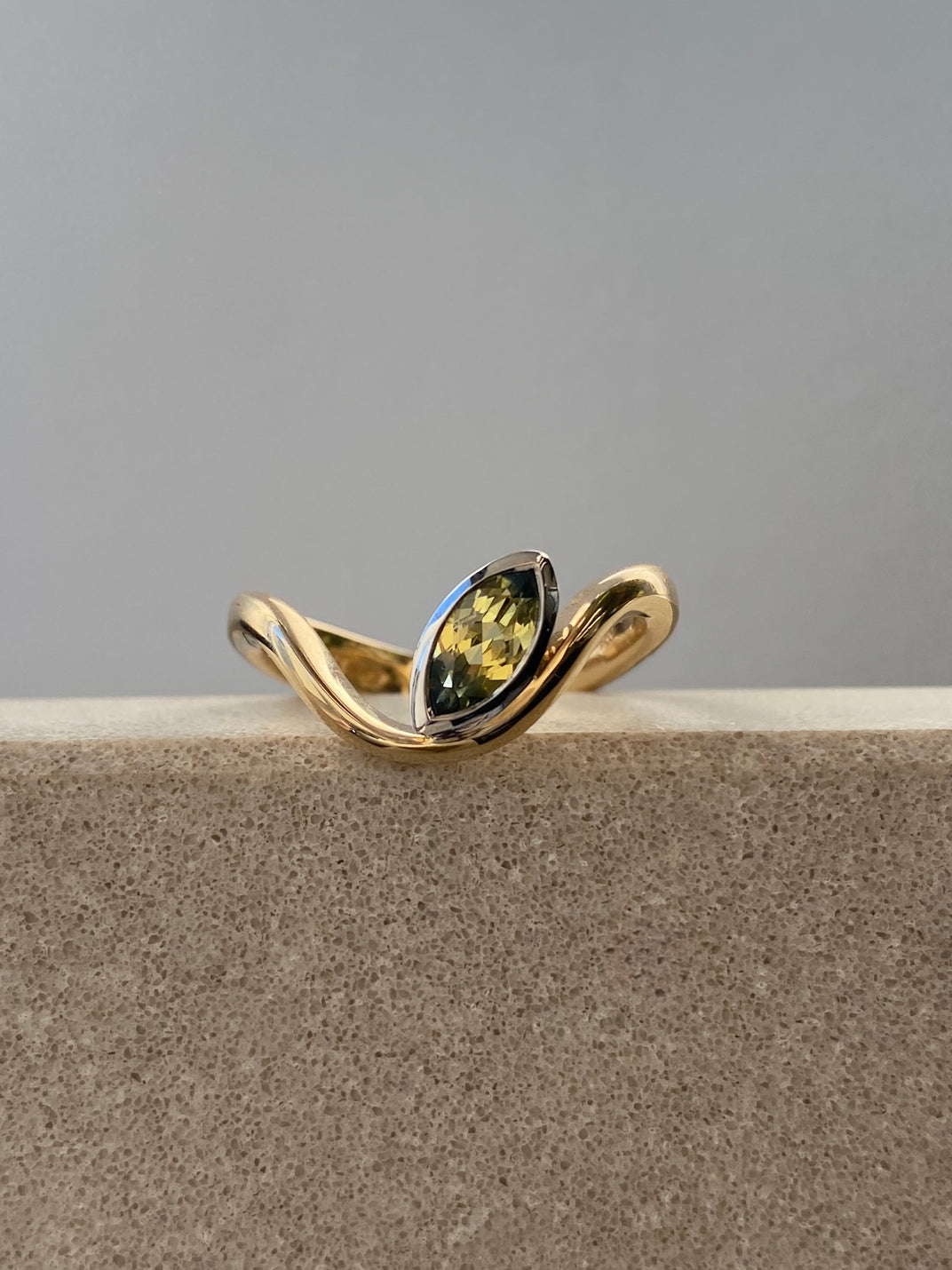 Signature . Curve . Yellow Gold Parti Sapphire Ring