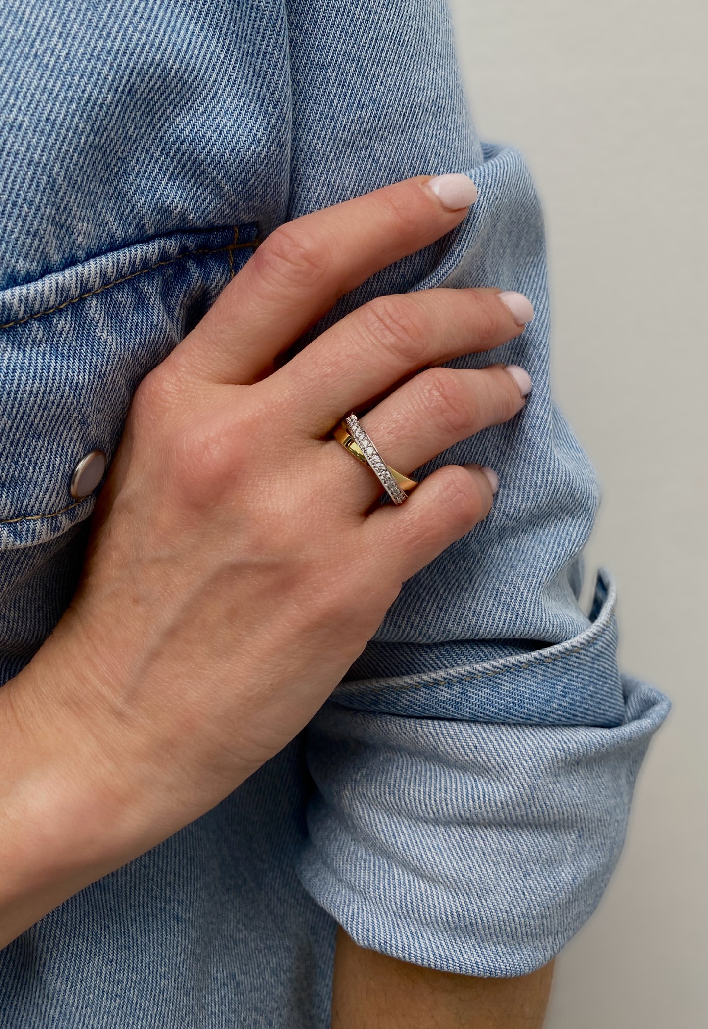 Everyday Creations. Yellow Gold and Platinum ring with Diamond.