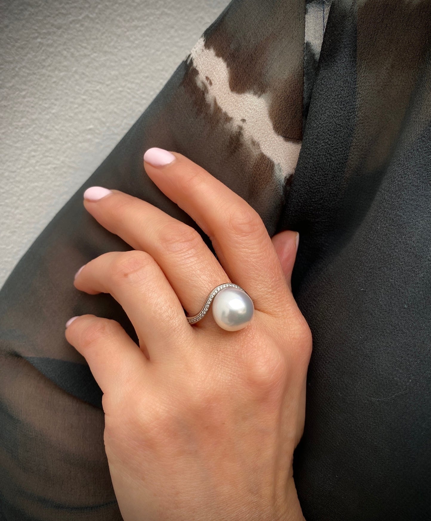 Pearl Creations. Curve Ring with South Sea Pearl and Diamonds