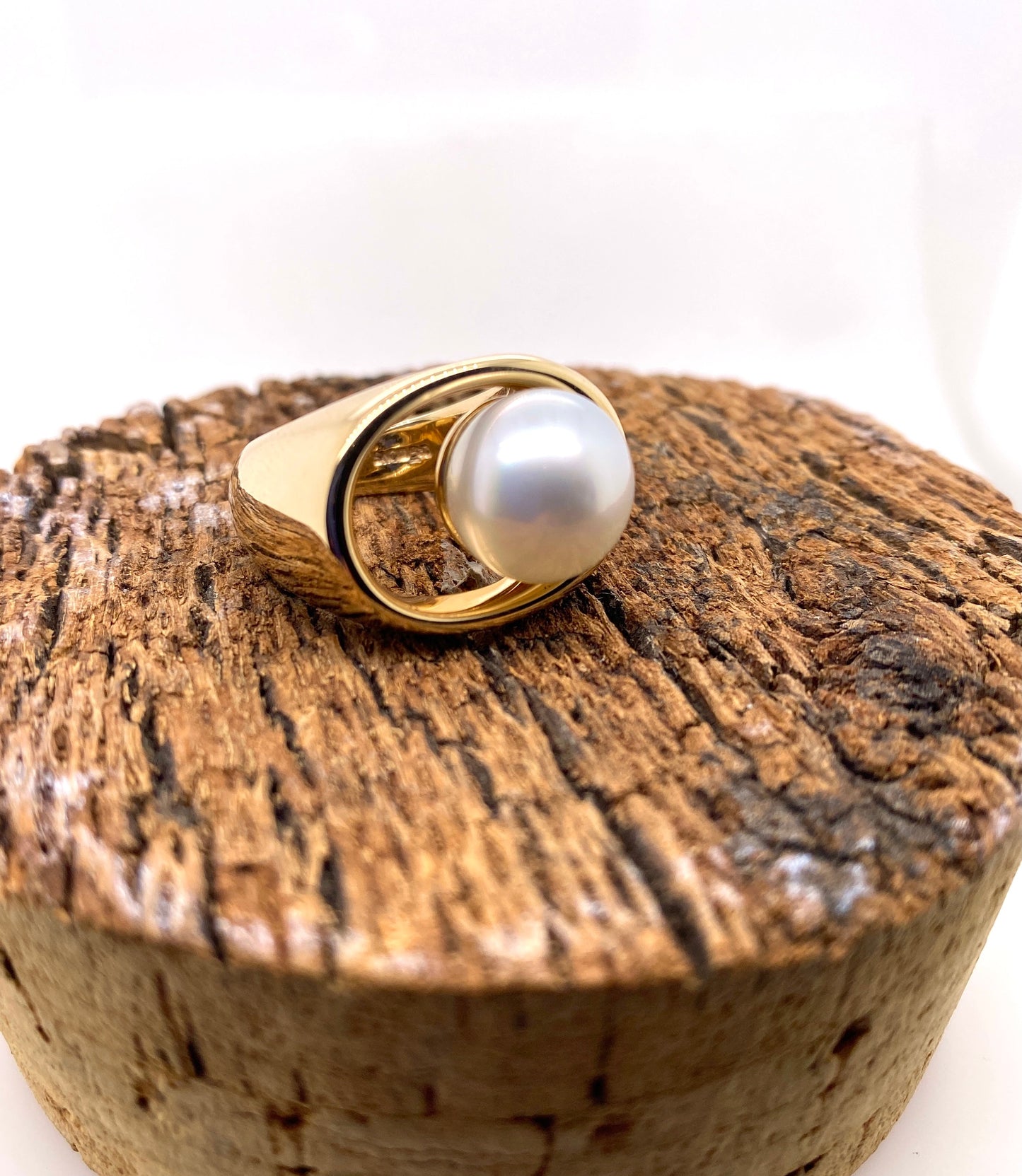 Pearl Creations. En Ovale South Sea Pearl Ring