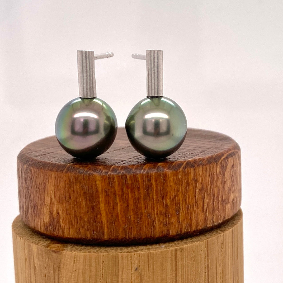 Pearl Creations. Pier Studs with Tahitian Pearls