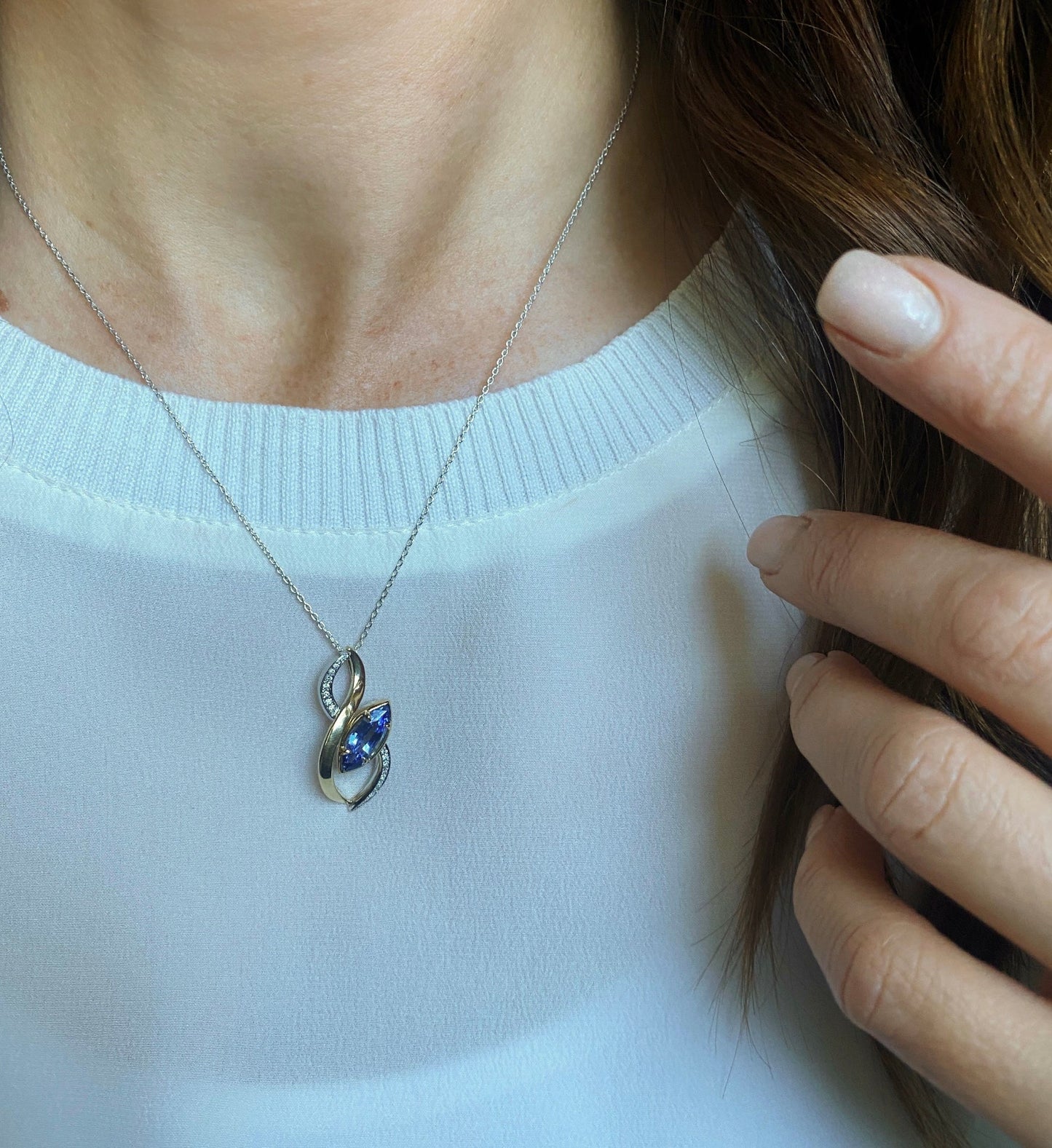 Signature. Duo Pendant with Sapphire and Diamonds