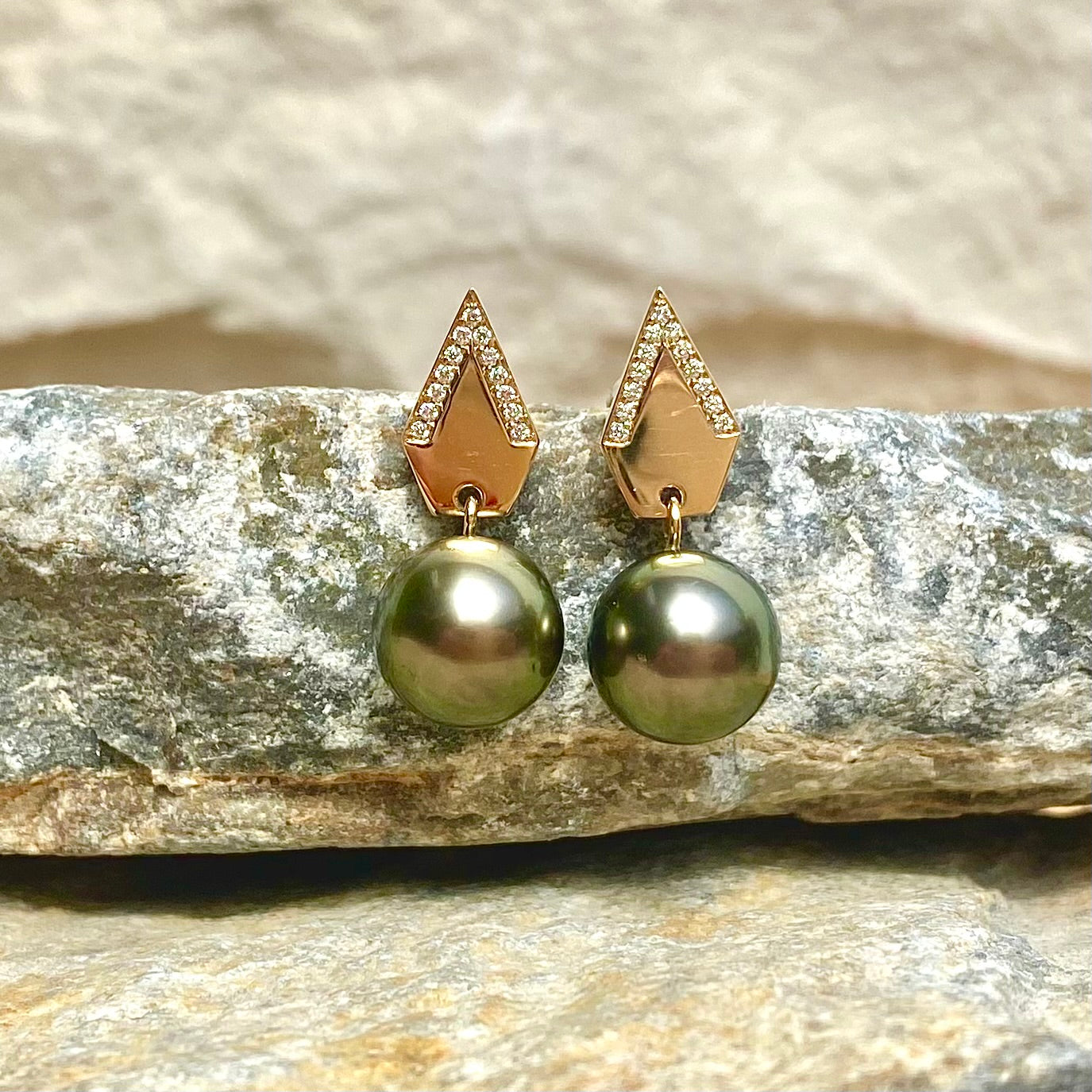 Prisma. Drop Earrings with Tahitian Pearl and Diamonds