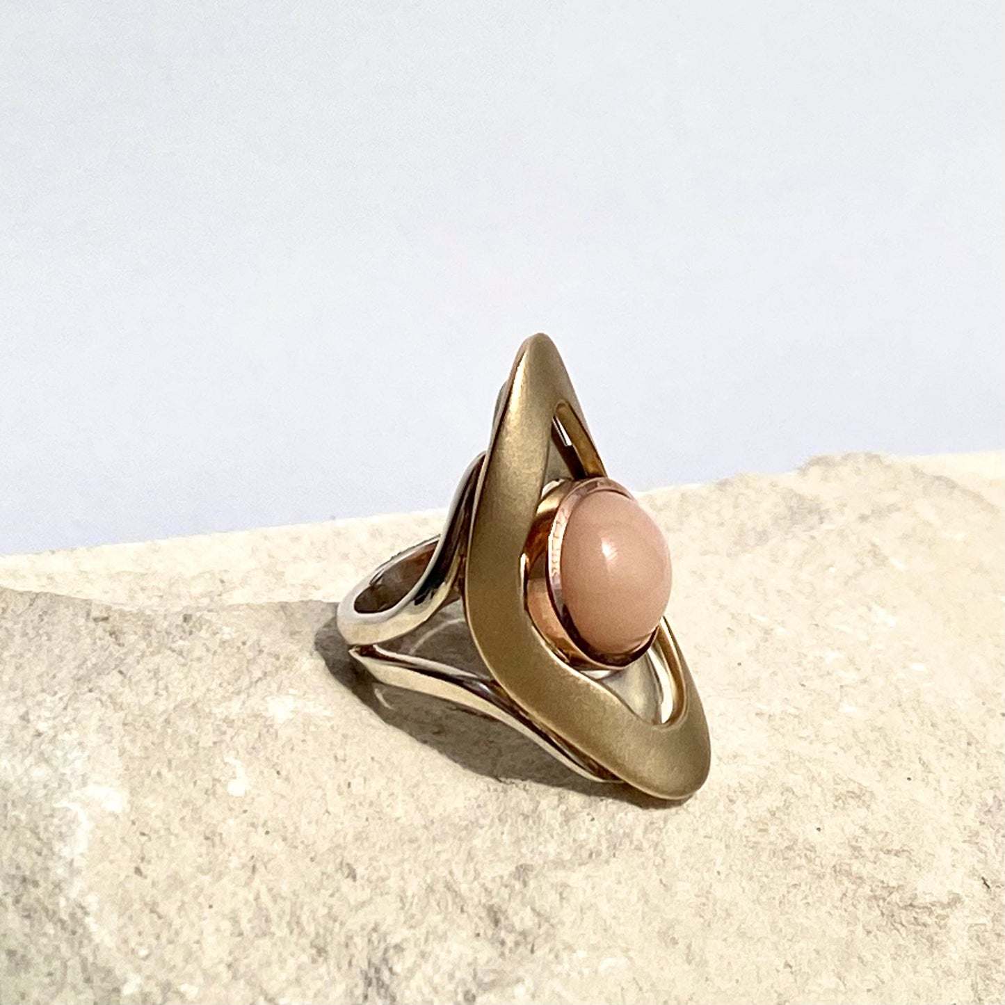 Lagoon. Ring with Pink Cabochon Opal