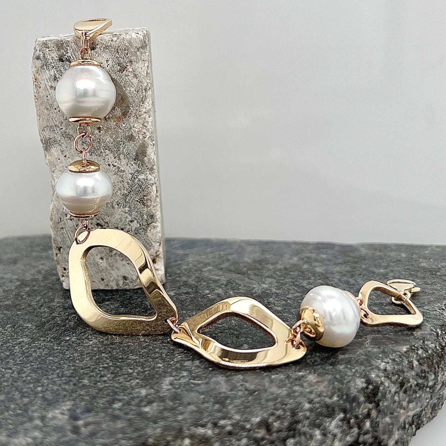 Lagoon. Open Link Bracelet with South Sea Pearls