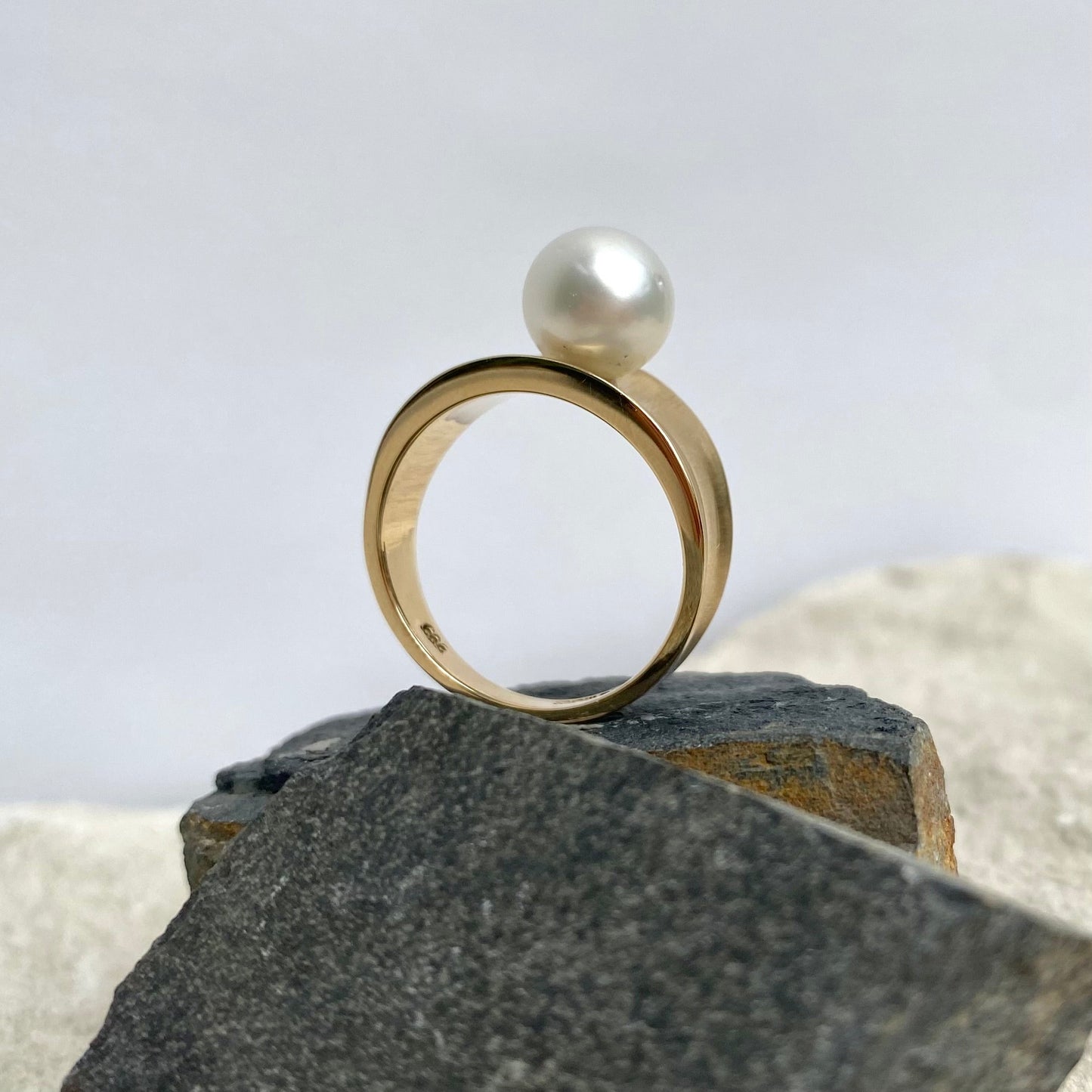 Pearl Creations. Narrow Concava South Sea Ring