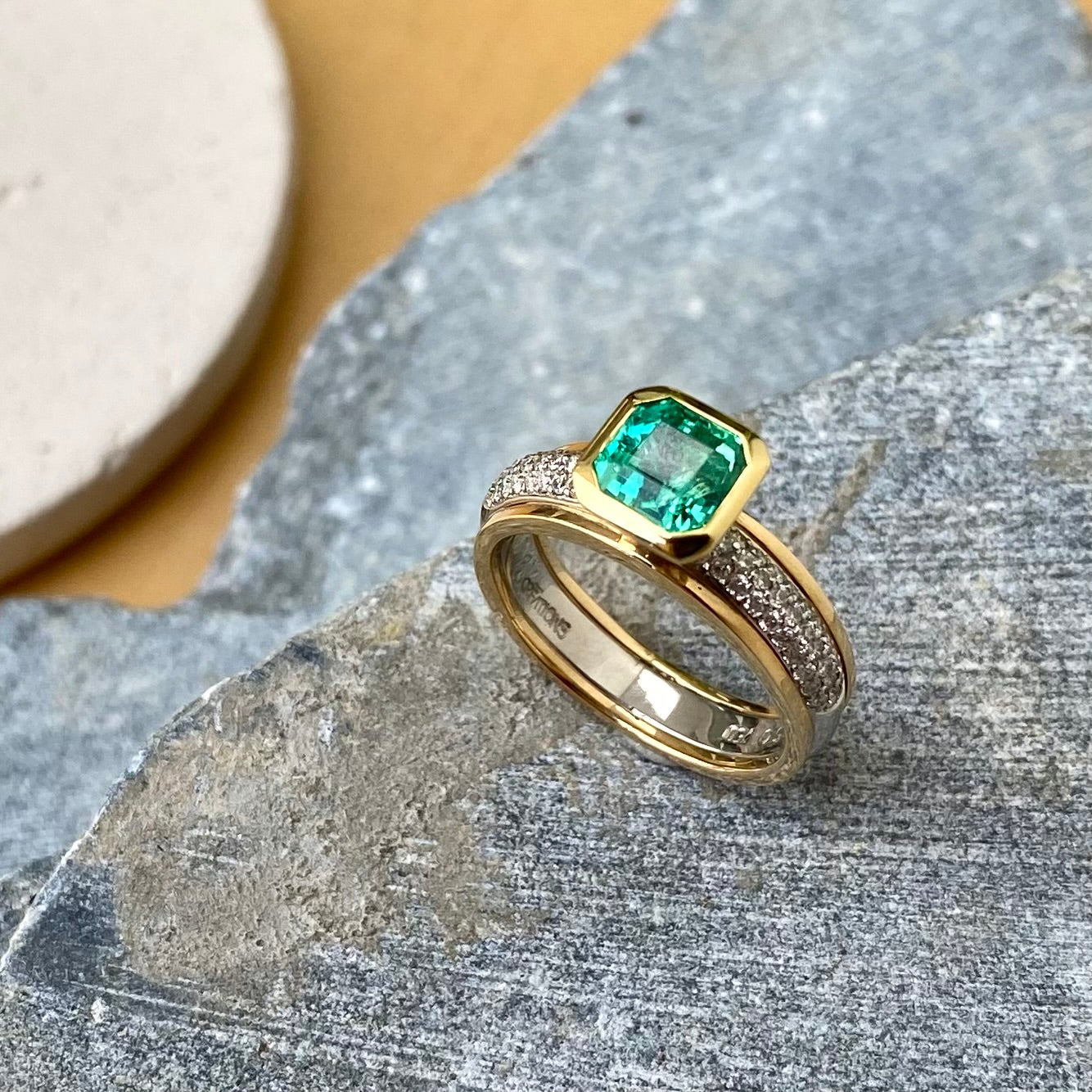 One of a Kind. Ring with Emerald and Diamonds