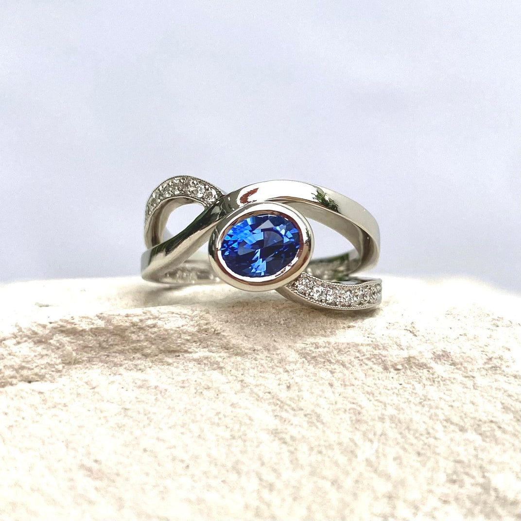 Signature. Duo Ring with Sapphire and Diamonds