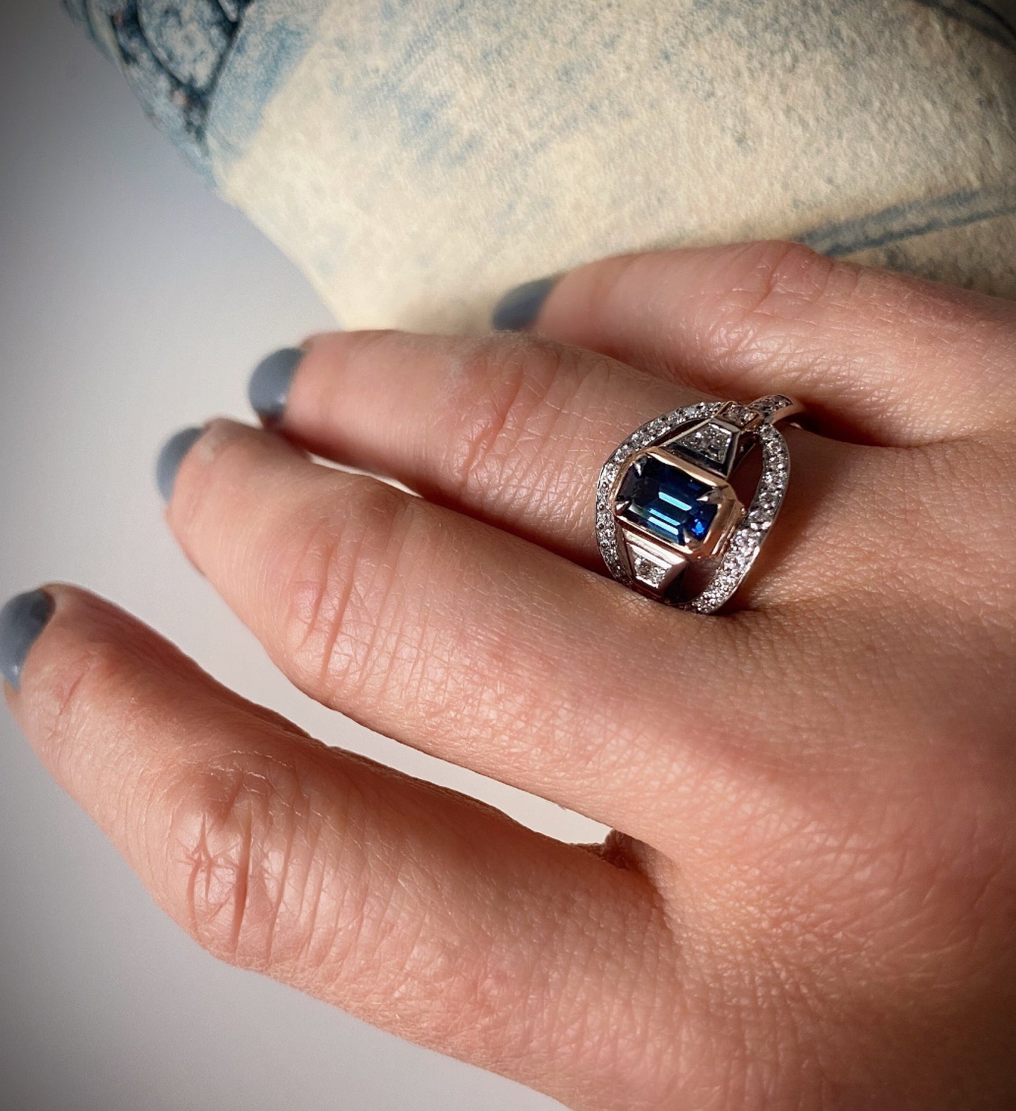 Signature. Deco Ring with Australian Sapphire and Diamonds
