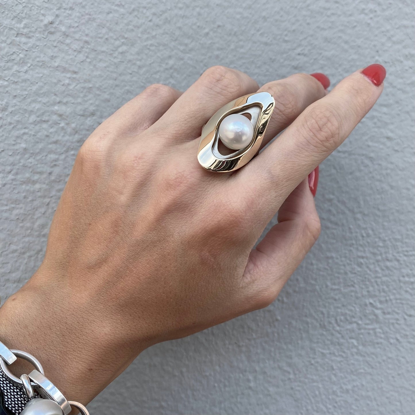 Lagoon. Ring with South Sea Pearl