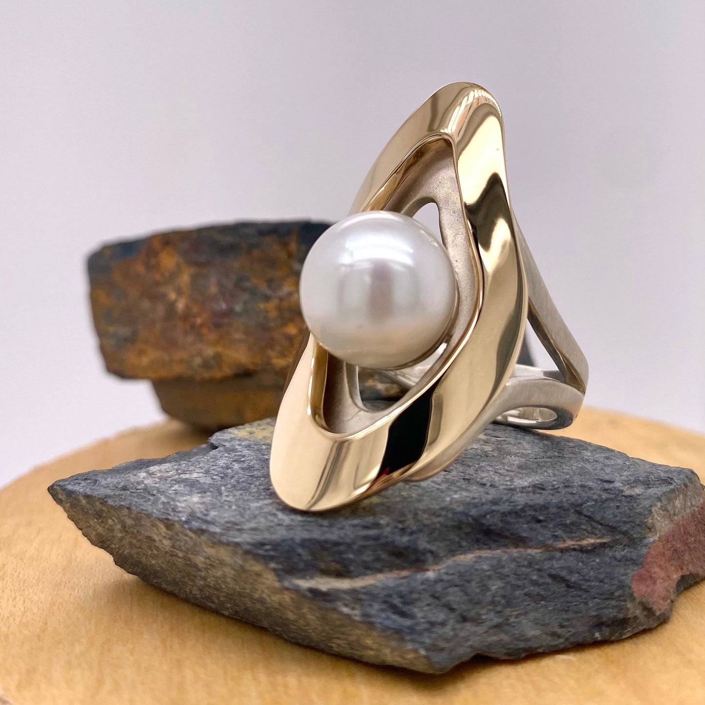 Lagoon. Ring with South Sea Pearl